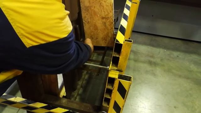 Испытание снегозадержателей для цементно-песчаной черепицы на допустимую снеговую нагрузку. УНИКМА. смотреть онлайн