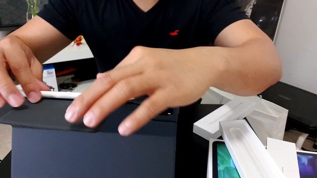 iPad Pro 12.9-inch 4th Generation and Logitech Slim Folio Pro UNBOXING and Quick Review смотреть онлайн