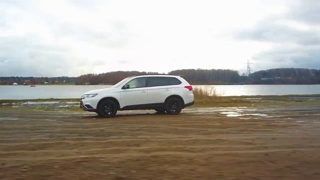 В одной минуте история легендарного Mitsubishi Outlander смотреть онлайн