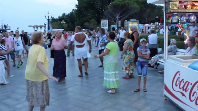 Крым. Баба пати))) Бабули жгут