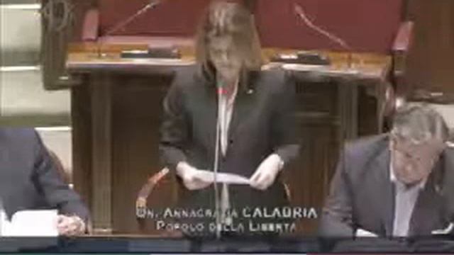 La relazione dell'on. Calabria sul ddl che istituisce la festività del 17 marzo смотреть онлайн