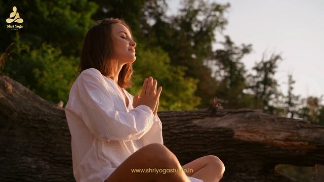 Lokah samastah sukhino bhavantu mantra for meditation and peace | Shri Yoga Studio | India смотреть онлайн