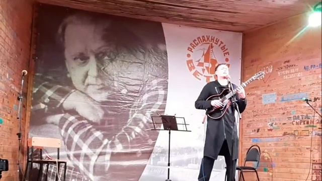 Сергей Суворов "Гудит там там". исп. Максим Попов смотреть онлайн