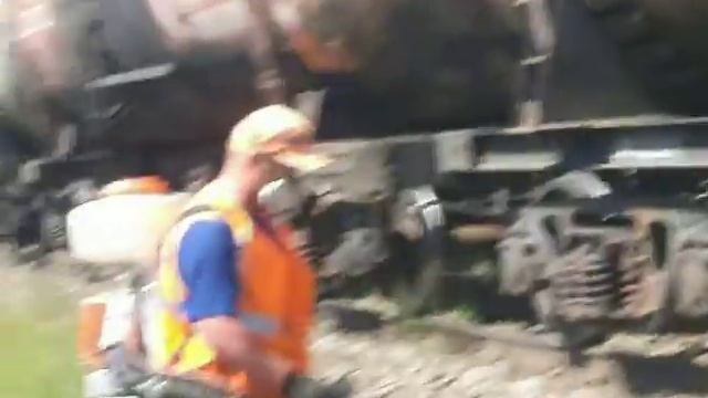 Опрыскивание травы химикатами на РЖД. смотреть онлайн