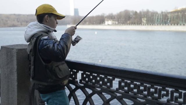 Рыбалка на Воробьевых горах UrbanFishing смотреть онлайн