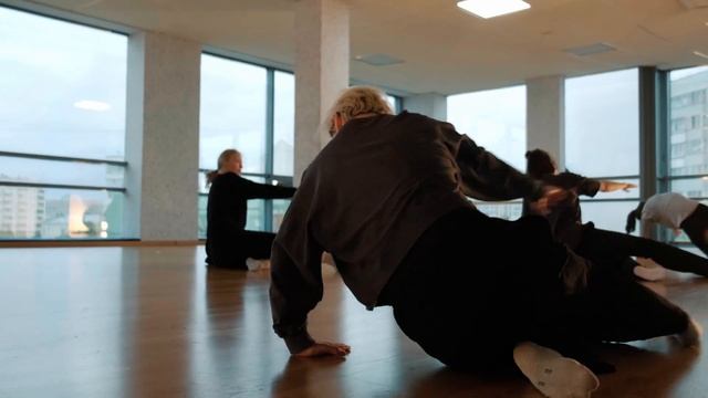 Contemporary dance classes for beginners/Занятия современными танцами начального уровня смотреть онлайн