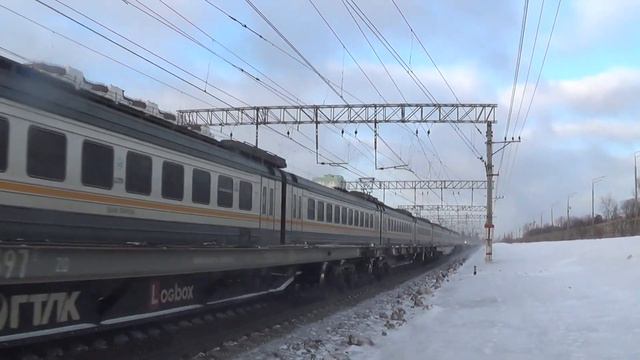 Электровоз ВЛ11М-036 с пустым поездом и Электропоезд ЭД4М-0445 ЦППК сообщением Рязань-1 - Москва смотреть онлайн