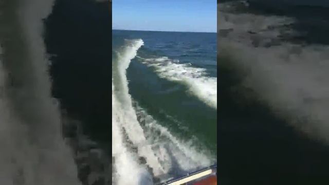 Катер на воде смотреть онлайн