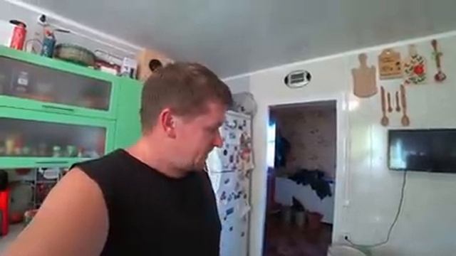 ДЕРЕВЕНСКИЙ ВЛОГ Часть 1 / Про кормушки для коров / Выгоняю коров на пастбище смотреть онлайн