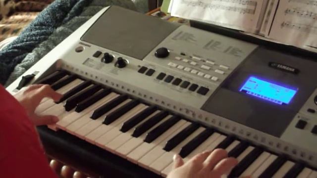 Синтезатор Yamaha E413. классная музика. смотреть онлайн