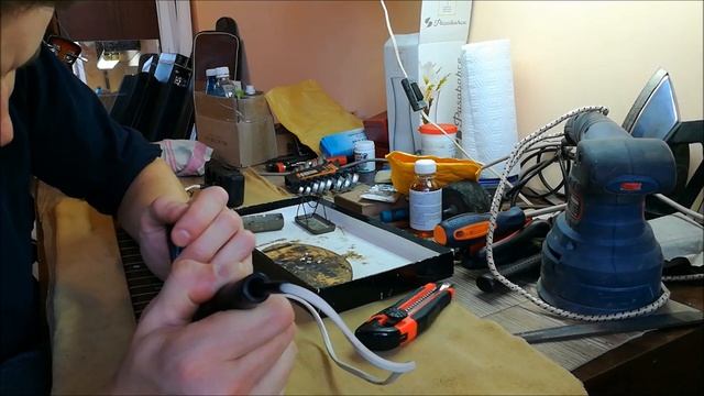 Как извлекать лады из накладки грифа How To Remove Frets From The Guitar Fret Board