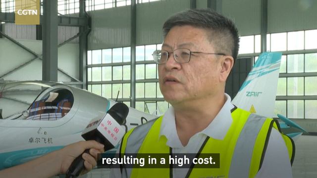 Independently made carbon-fiber light aircraft completes maiden flight in central China смотреть онлайн