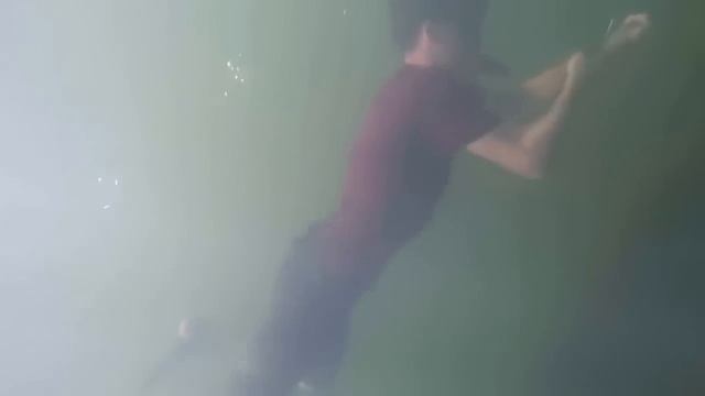 Нашел Iphone, 3 GoPro, пистолет и ножи в реке! Лучшие находки за 2016 год смотреть онлайн