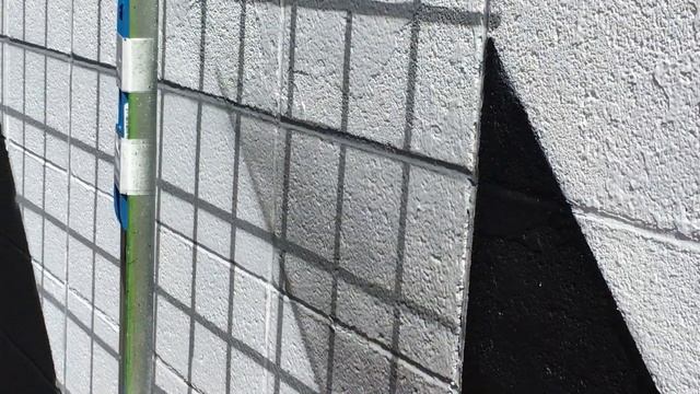 Dutch artist Zedz paints abstract mural on W. 12th St. building in Erie смотреть онлайн