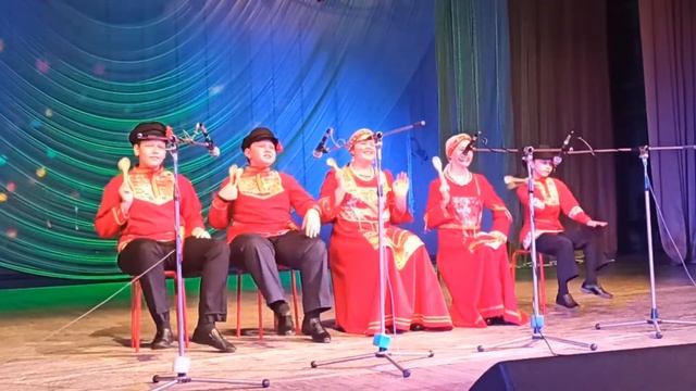 Ансамбль ложкарей «Крутогоры», руководитель Елена Мартюшова. Попурри из РНП г. Трехгорный ДК «Икар» смотреть онлайн