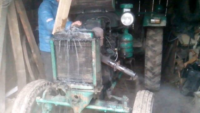 ДТ 20 . ЗАВОДИМ ТРАКТОР..... :)) смотреть онлайн