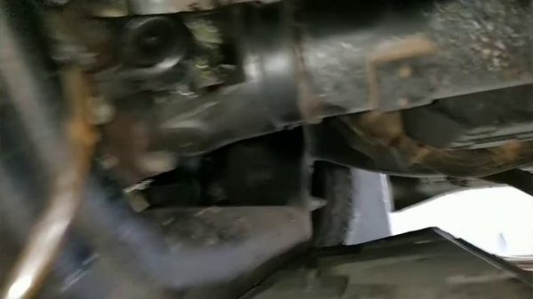 Coolant change on Lexus GX470 Слив антифриза Lexus GX470 из дренажа блока цилиндров.