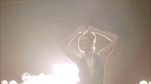 Hadise - Aşk Kaç Beden Giyer