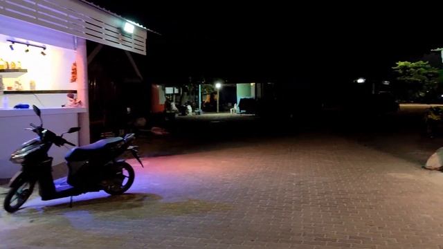 Живём на острове Ко Лан, отель на пляже Samae. Где вкусно и дёшево поесть. Вид на Паттайю с 32 этаж смотреть онлайн