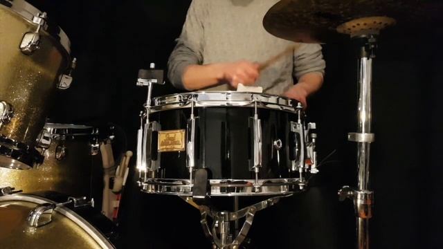 Pearl Custom Classic One Piece Solid Maple Snare Drum 14" x 6,5" смотреть онлайн