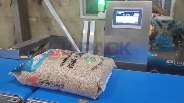 Automatic 15kg wooden pellets feeding weighing filling bagging & Palletizing line ---Iapack смотреть онлайн