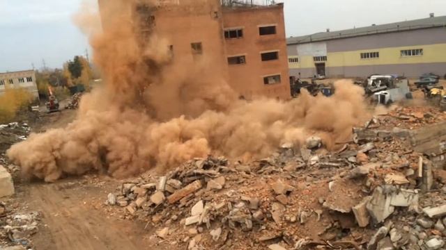 Обрушение дымовой трубы смотреть онлайн