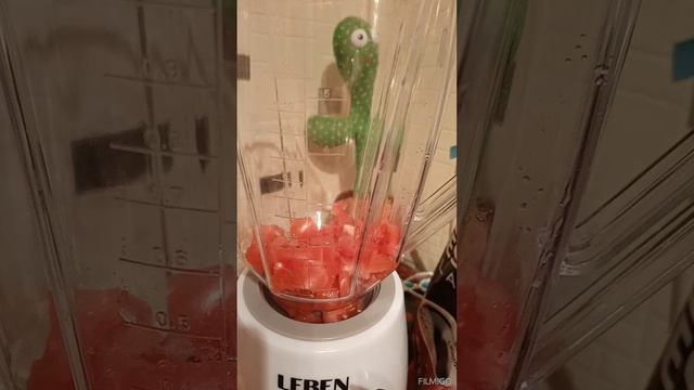 Смузи из огурцов помидоров.