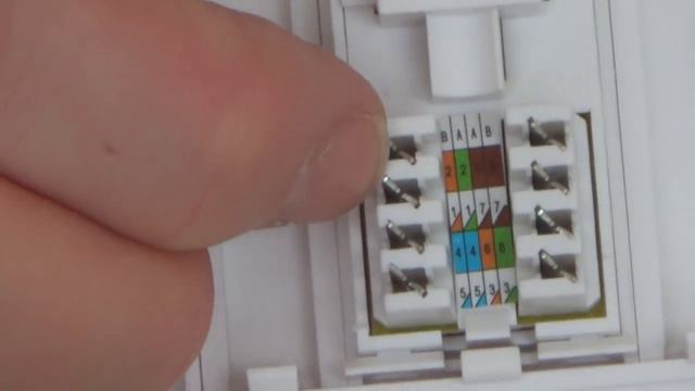 How To install a CAT5E Network Faceplate Socket and How To FIX a wiring FAULT смотреть онлайн