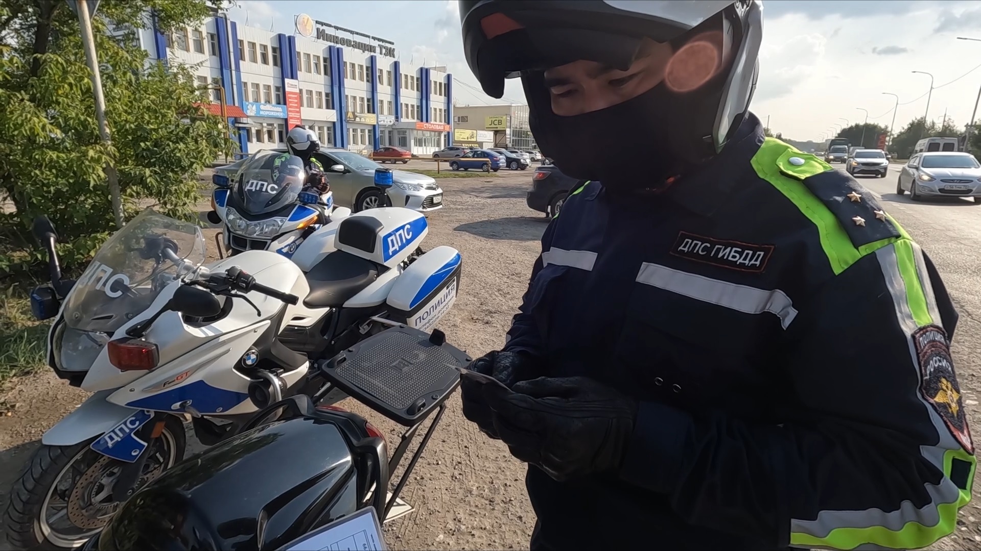 Документы есть? | Мотобат Тюмень | На грани фола смотреть онлайн