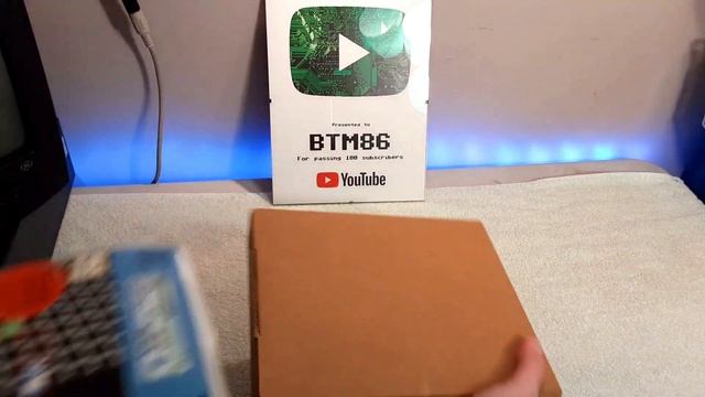 Unboxing A Sealed Copy of Microsoft SQL 2000 & Home Made 100 Subscriber Play Button! смотреть онлайн