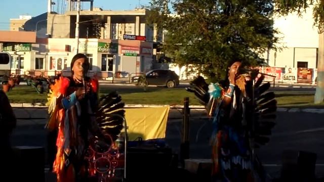 Индейцы из Эквадора в Астрахани-Los besos смотреть онлайн
