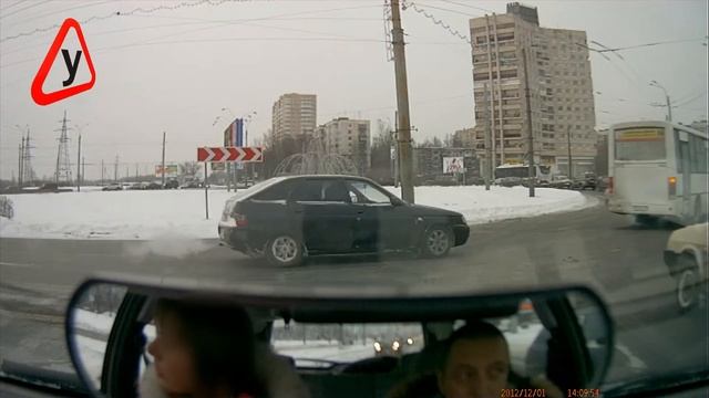 Проезжая по кругу. Инструктор по вождению. СПб. смотреть онлайн