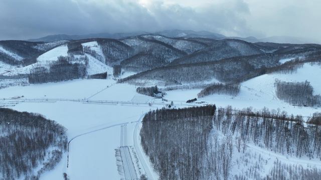 DJI Mavic 3 drone panorama above farms, Biei, Hokkaido, Japan, 2023-02-20 смотреть онлайн