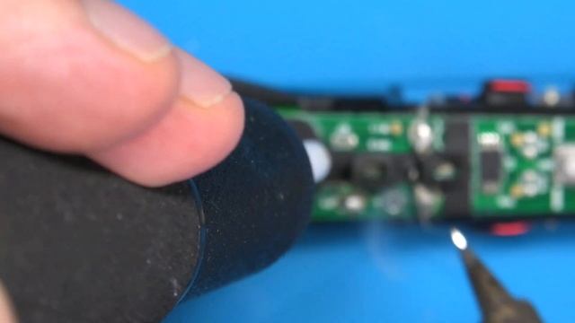 Battery Replacement on Electric Toothbrush Philips Sonicare (How to in 4K) смотреть онлайн