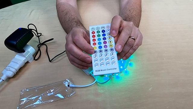 FAUETI Striscia LED 5m Strisce LED Adesive RGB 5050, Nastri LED Cambia Colore con App , Telecomando смотреть онлайн