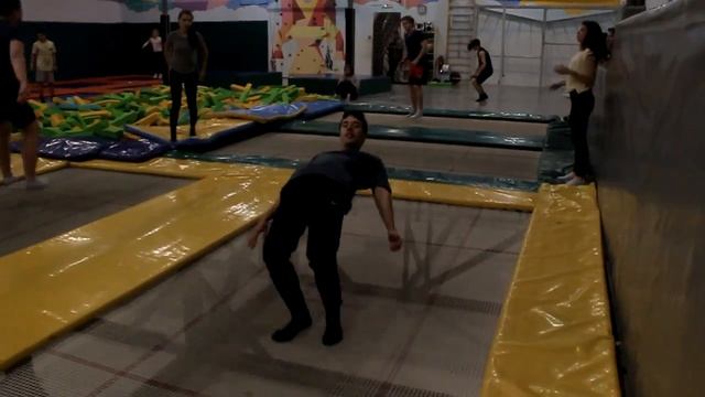треня космос 04.10.17 (команда Free Tricks) паркур в Смоленске смотреть онлайн