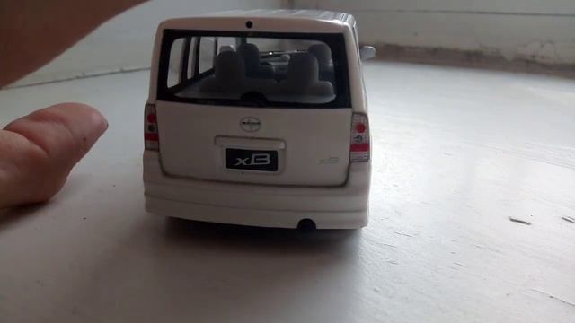 обзор на масштабную модель Toyota bB kinsmart 1/32 смотреть онлайн