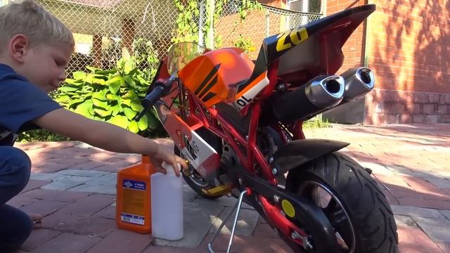 BABY Biker Unboxing Test Drive Sportbike Лев Купил Байк Детский мотоцикл распаковка смотреть онлайн