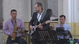 С первых дней счастливого мгновенья / Песня