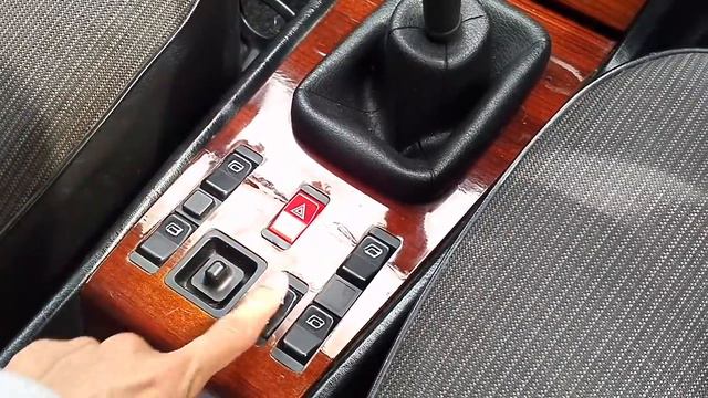 In Depth Tour Mercedes Benz 200 W123 Tiger (1986) - Indonesia смотреть онлайн