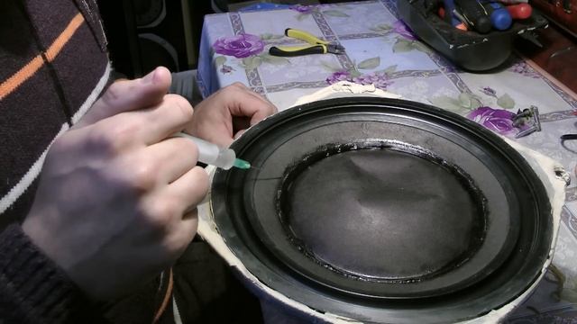 Разобрал колонки Корвет а там явные доработки и заменил пыльники смотреть онлайн