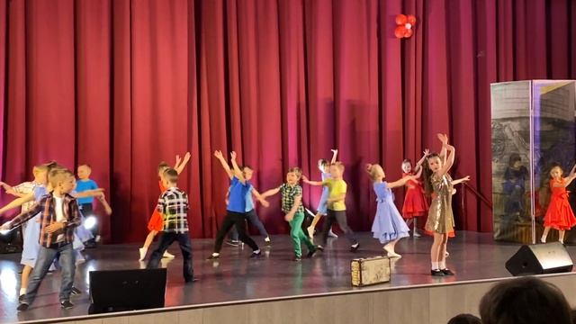 Танец «Журчат ручьи» смотреть онлайн