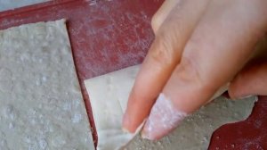 Слойки с вишней. Слойки с замороженной вишней из слоеного теста. Праздничный рецепт.