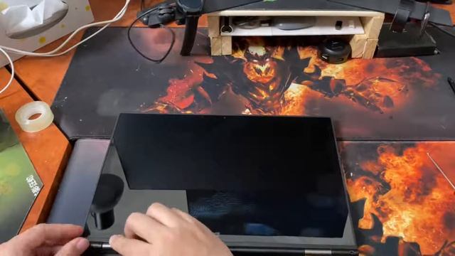 在Mac OS中体验触摸屏和手写笔 （附thinkpad x1 yoga换屏以及屏幕改造） смотреть онлайн