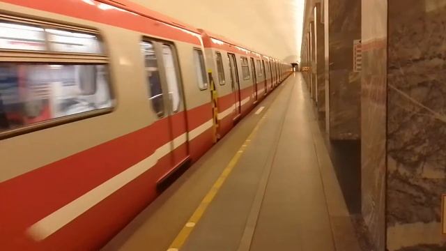 Станция метро "БАЛТИЙСКАЯ", ПЕТЕРБУРГ. смотреть онлайн