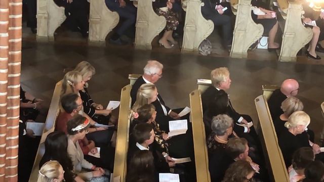 Kungafamiljen och riksdagsledamöter på gudstjänst i Storkyrkan смотреть онлайн