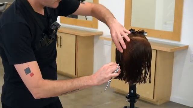 LAYERED BOB / LOB haircut with a SIDE PARTING смотреть онлайн