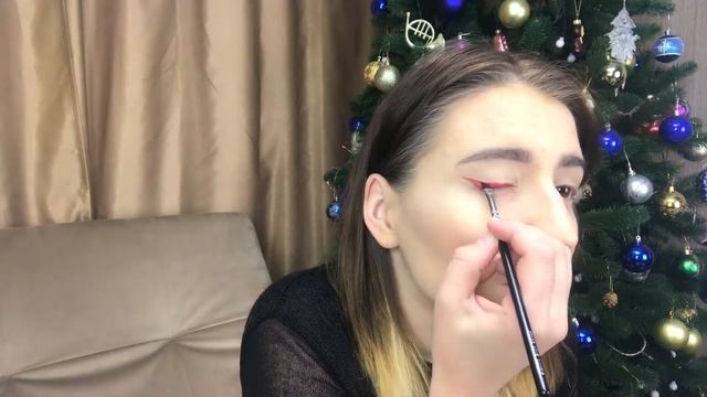 Красные стрелки и губы. Новогодний макияж 2 вариант. смотреть онлайн