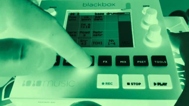 1010music blackbox || song mode sketch: multi-samples break смотреть онлайн