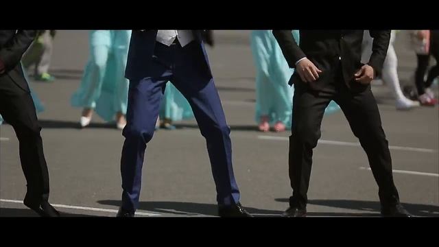 Лучший Танец сюрприз невесте! Парни зажигают на свадьбе! Флешмоб на дворцовой! смотреть онлайн
